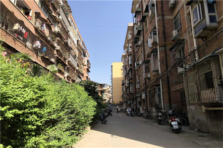 华商旁精装三室可改四室出路方便交通便利随时看房